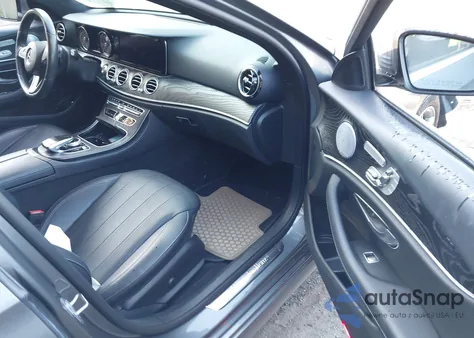 2018 Mercedes-Benz E 300 4Matic z USA, uszkodzony, nr VIN WDDZF4KB5JA384497